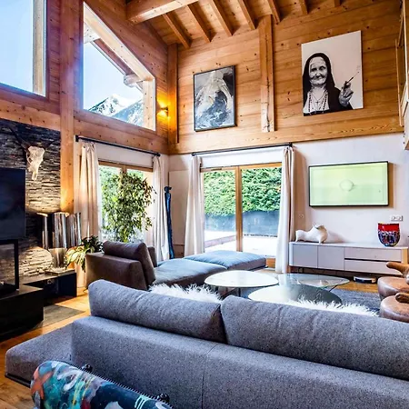 木屋 Stylish With A Swimming Pool And Hot Tub 霞慕尼