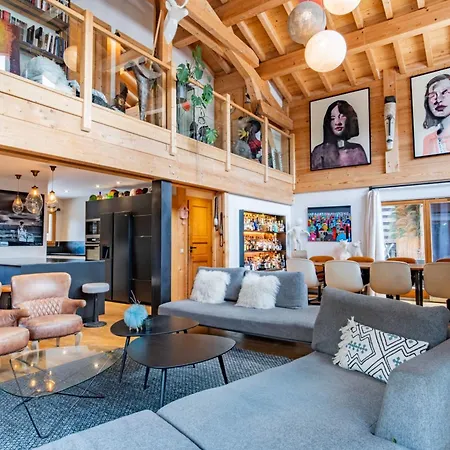 Stylish Chalet With A Swimming Pool And Hot Tub Chamonix