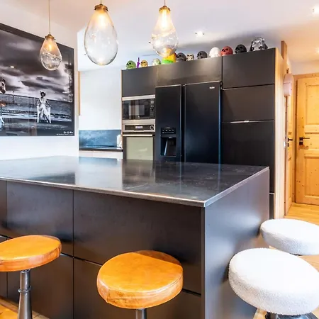 Stylish Chalet With A Swimming Pool And Hot Tub Chamonix