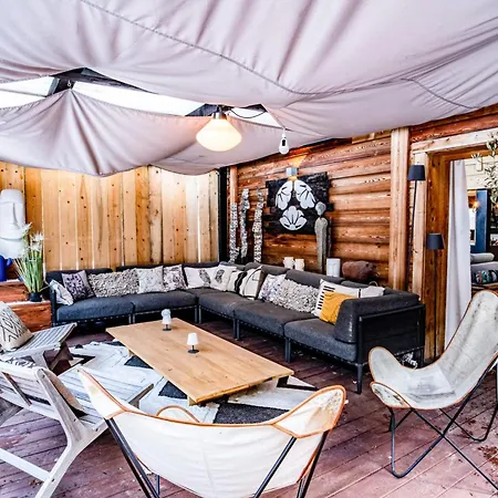 Stylish With A Swimming Pool And Hot Tub 霞慕尼