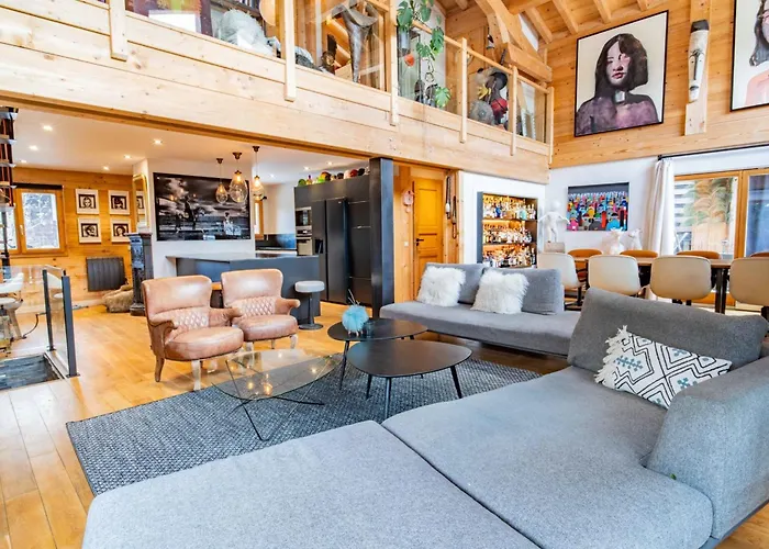 Stylish With A Swimming Pool And Hot Tub *