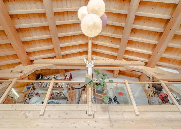 Stylish With A Swimming Pool And Hot Tub 木屋