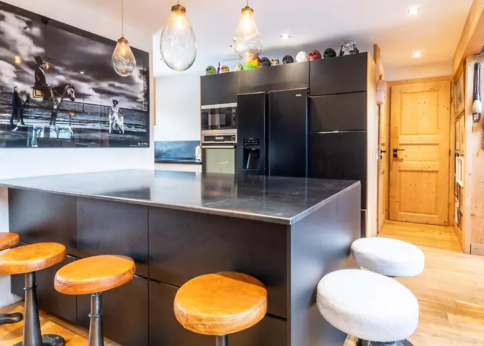 Stylish Chalet With A Swimming Pool And Hot Tub Chamonix