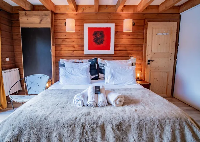 Chalet Stylish Chalet With A Swimming Pool And Hot Tub *