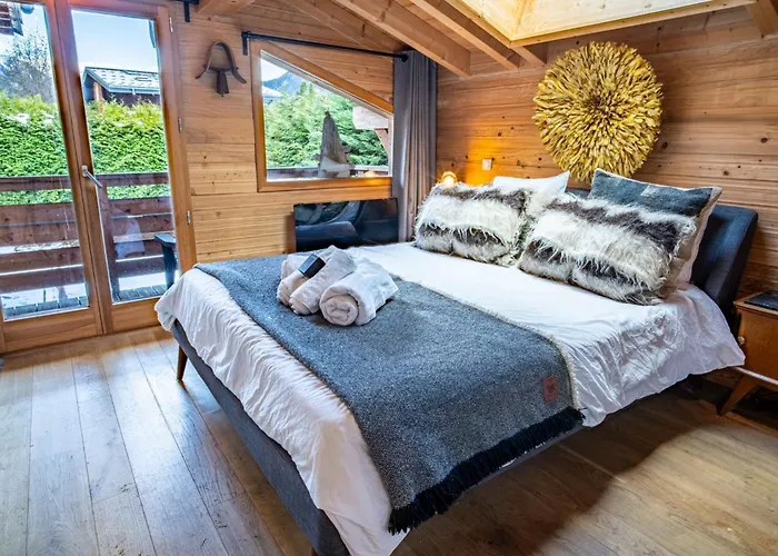 Chalet Stylish Chalet With A Swimming Pool And Hot Tub Chamonix