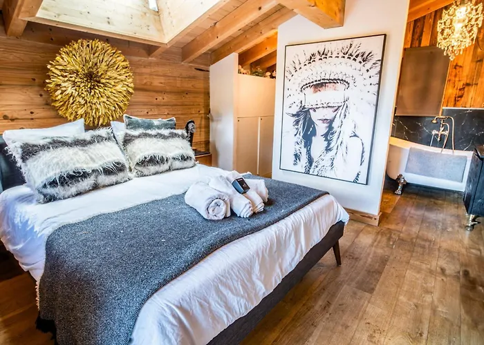 木屋 Stylish With A Swimming Pool And Hot Tub