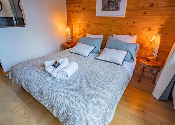 Chalet Stylish Chalet With A Swimming Pool And Hot Tub *