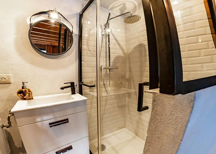 Stylish With A Swimming Pool And Hot Tub