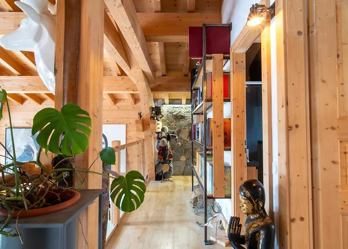 Stylish Chalet With A Swimming Pool And Hot Tub *