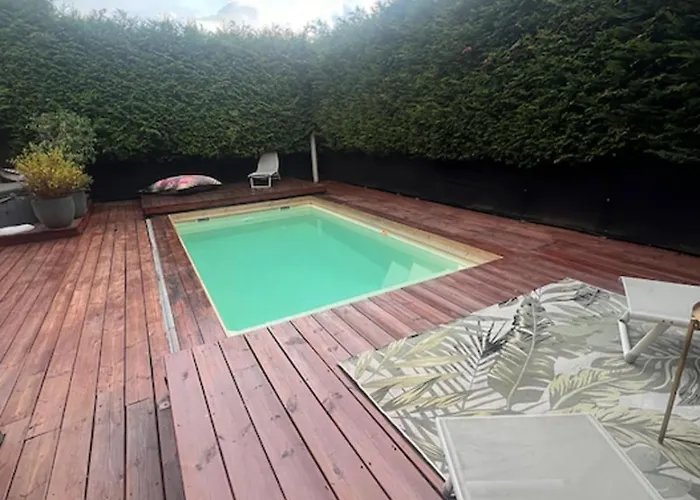 Stylish With A Swimming Pool And Hot Tub * 霞慕尼